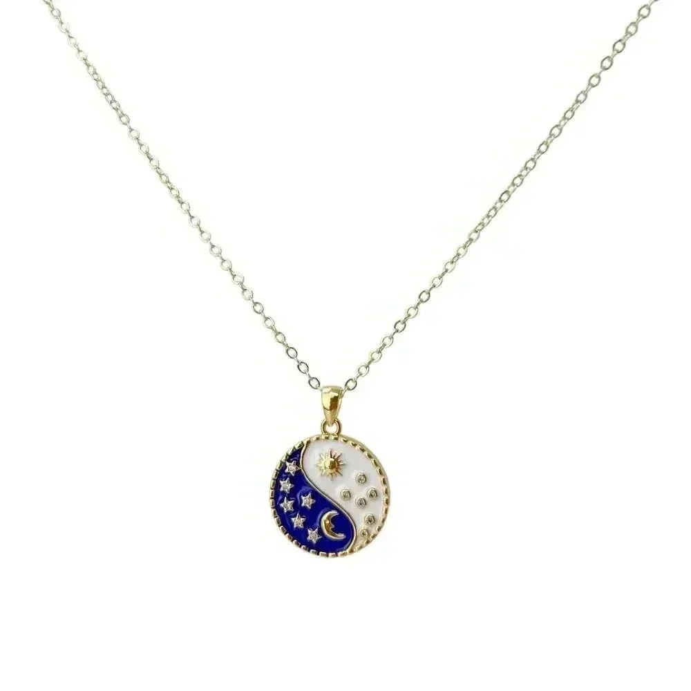 Ying Yang gold medallion necklace, bestfriend gift sun moon star coin jewelry - Picture 4 of 12